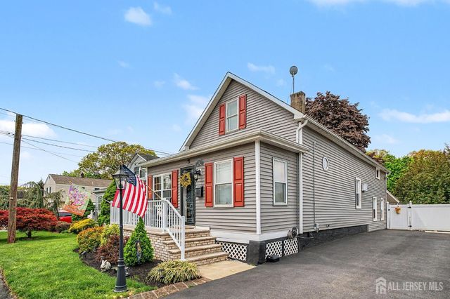 32 Lloyd Street, Edison, NJ 08817