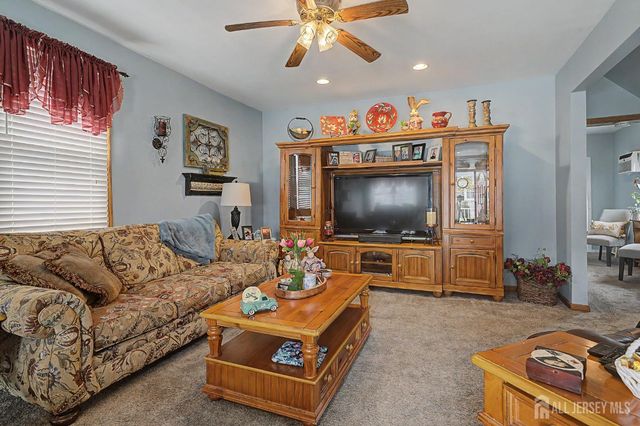 32 Lloyd Street, Edison, NJ 08817