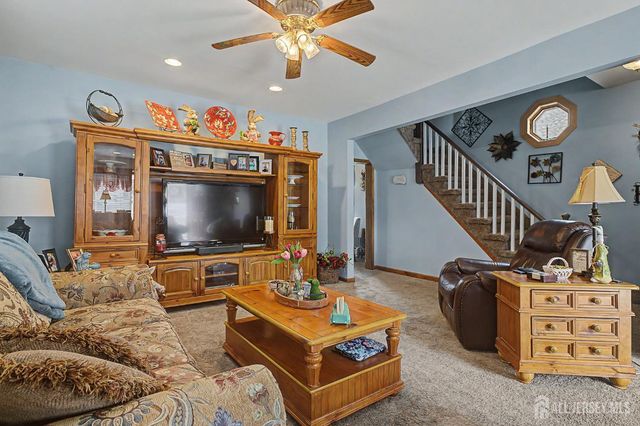 32 Lloyd Street, Edison, NJ 08817