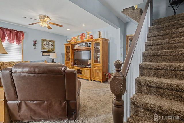 32 Lloyd Street, Edison, NJ 08817