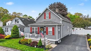 32 Lloyd Street, Edison, NJ 08817