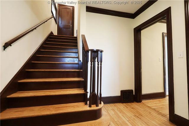 327 Hawthorne, Charleston, WV 25302