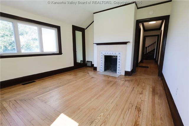 327 Hawthorne, Charleston, WV 25302