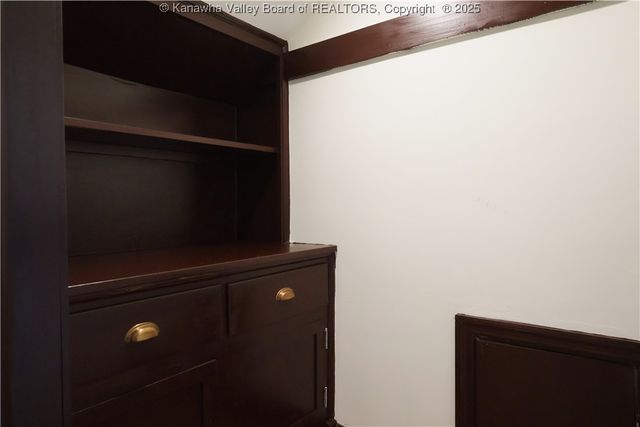 327 Hawthorne, Charleston, WV 25302