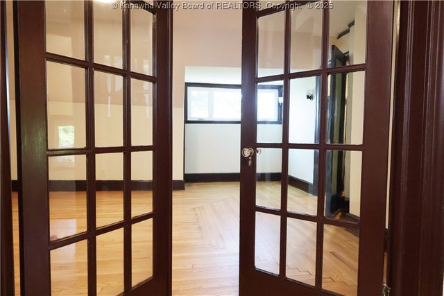 327 Hawthorne, Charleston, WV 25302