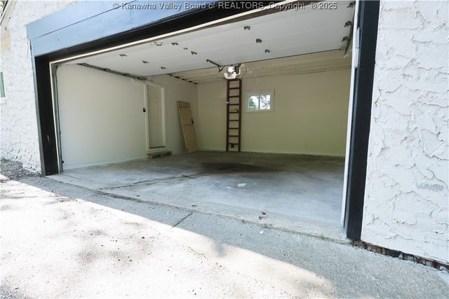 327 Hawthorne, Charleston, WV 25302