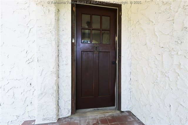 327 Hawthorne, Charleston, WV 25302