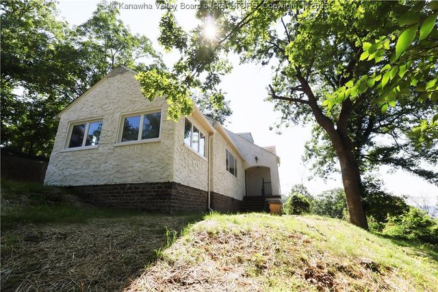 327 Hawthorne, Charleston, WV 25302