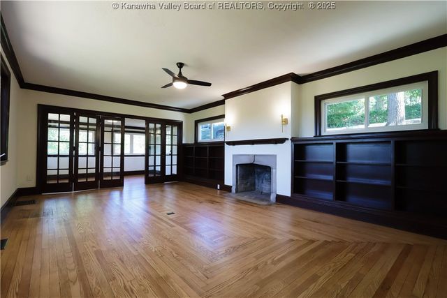 327 Hawthorne, Charleston, WV 25302