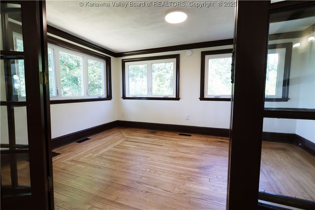 327 Hawthorne, Charleston, WV 25302