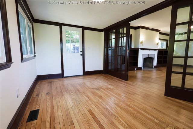 327 Hawthorne, Charleston, WV 25302