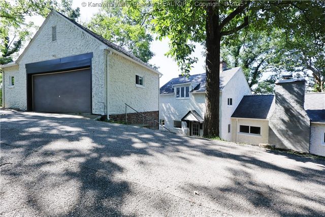 327 Hawthorne, Charleston, WV 25302