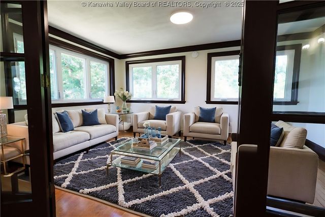 327 Hawthorne, Charleston, WV 25302