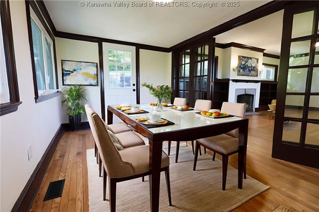 327 Hawthorne, Charleston, WV 25302