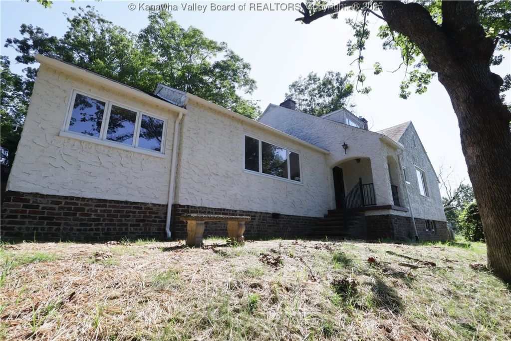 327 Hawthorne, Charleston, WV 25302