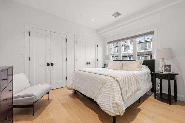 21 Crowninshield Rd 2-1, Brookline, MA 02446
