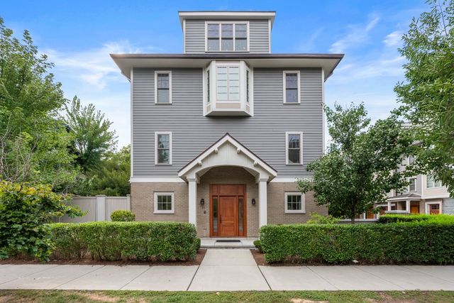 21 Crowninshield Rd 2-1, Brookline, MA 02446