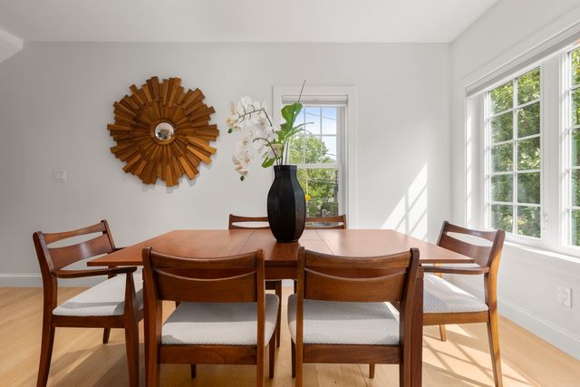 21 Crowninshield Rd 2-1, Brookline, MA 02446