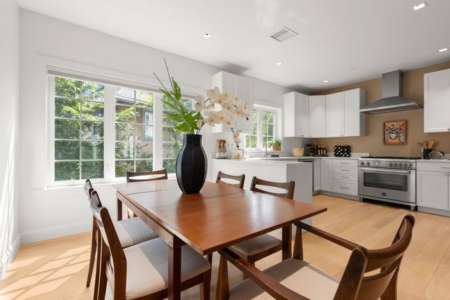 21 Crowninshield Rd 2-1, Brookline, MA 02446