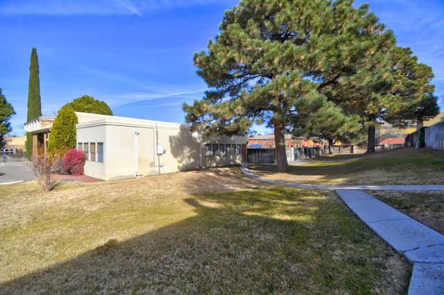5121 Pinata Place NE, Albuquerque, NM 87109