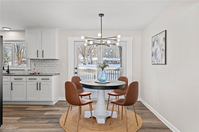 9856 Market Avenue N, Hartville, OH 44632