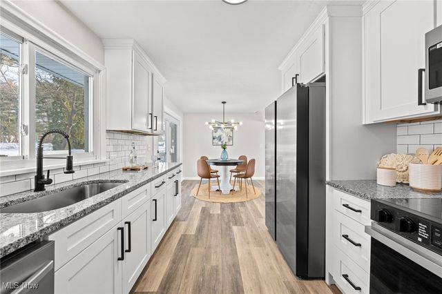 9856 Market Avenue N, Hartville, OH 44632