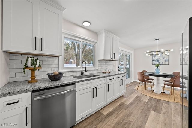 9856 Market Avenue N, Hartville, OH 44632