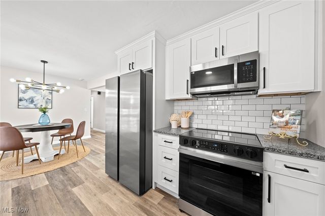 9856 Market Avenue N, Hartville, OH 44632