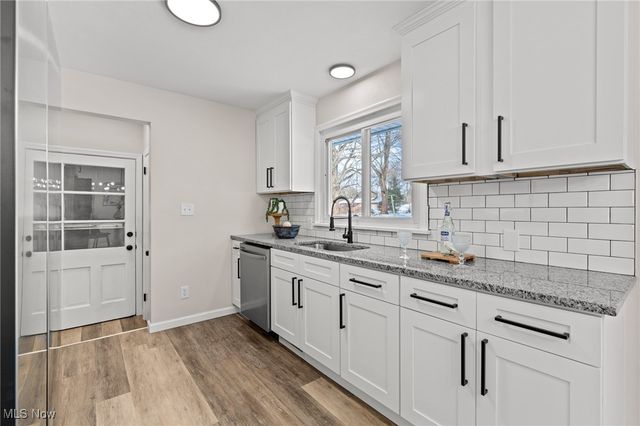 9856 Market Avenue N, Hartville, OH 44632