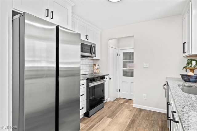 9856 Market Avenue N, Hartville, OH 44632