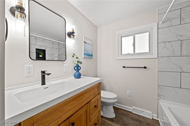 9856 Market Avenue N, Hartville, OH 44632