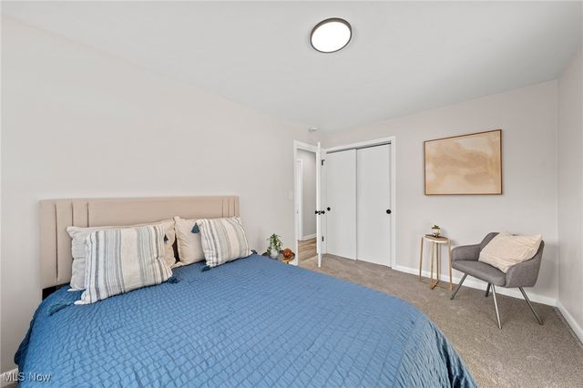 9856 Market Avenue N, Hartville, OH 44632