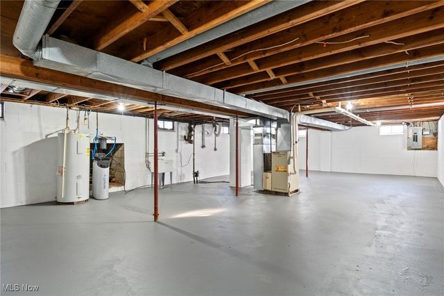 9856 Market Avenue N, Hartville, OH 44632