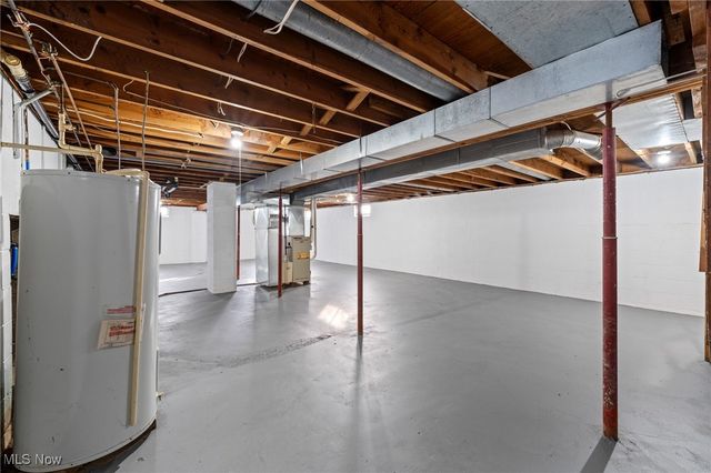 9856 Market Avenue N, Hartville, OH 44632