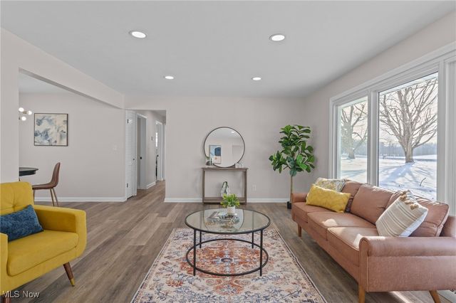 9856 Market Avenue N, Hartville, OH 44632