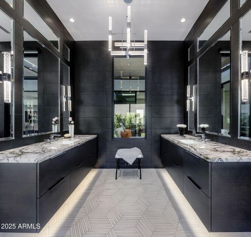 6914 E Cactus Wren Road, Paradise Valley, AZ 85253