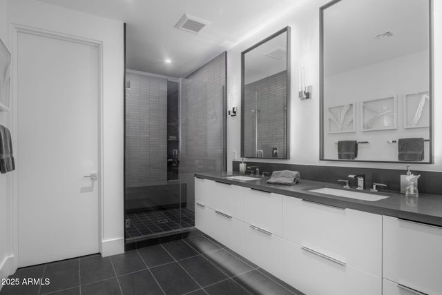 6914 E Cactus Wren Road, Paradise Valley, AZ 85253