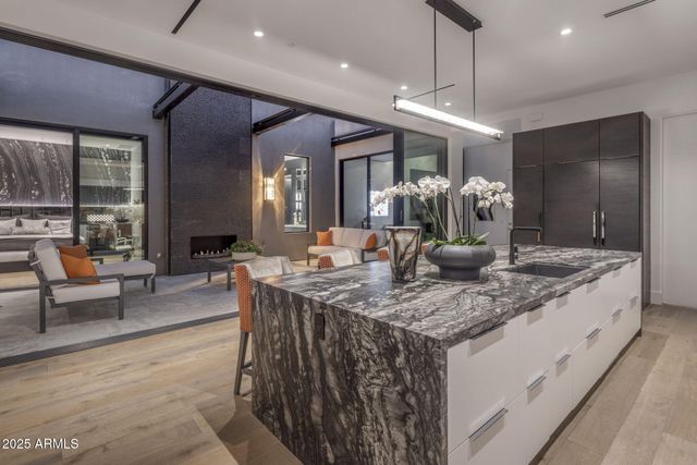 6914 E Cactus Wren Road, Paradise Valley, AZ 85253