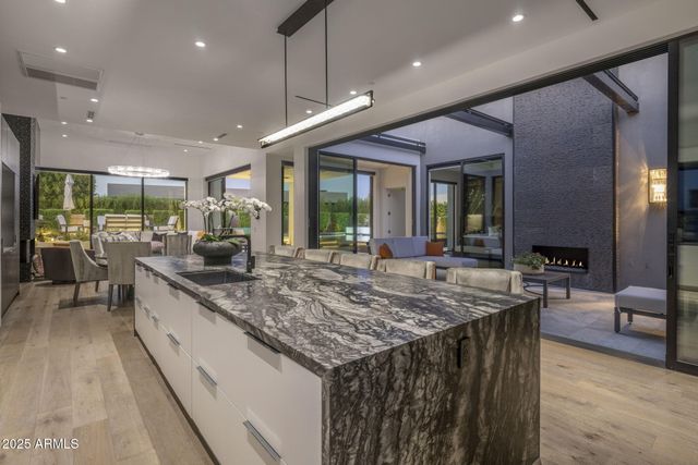 6914 E Cactus Wren Road, Paradise Valley, AZ 85253