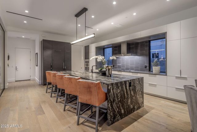 6914 E Cactus Wren Road, Paradise Valley, AZ 85253