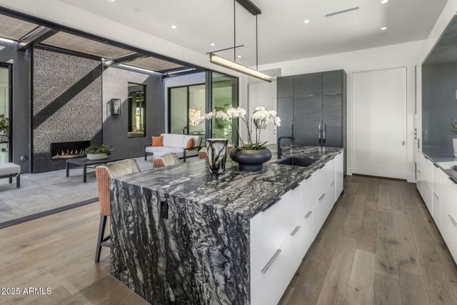 6914 E Cactus Wren Road, Paradise Valley, AZ 85253