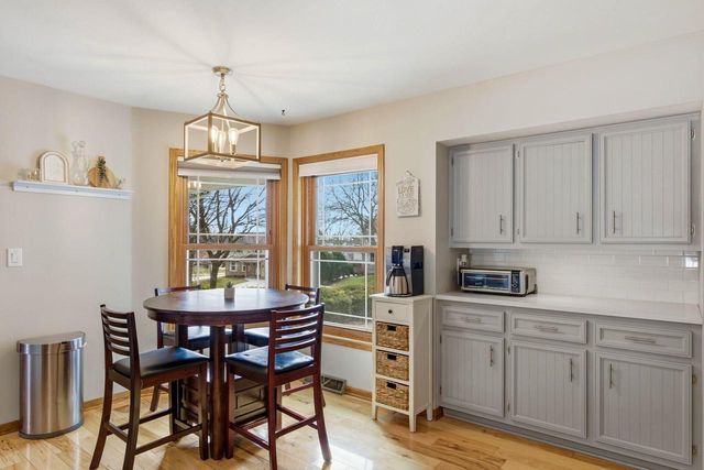 1907 Fieldcrest LANE, Waukesha, WI 53186