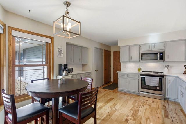 1907 Fieldcrest LANE, Waukesha, WI 53186