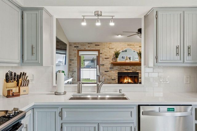 1907 Fieldcrest LANE, Waukesha, WI 53186