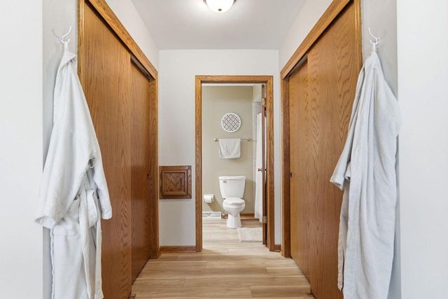 1907 Fieldcrest LANE, Waukesha, WI 53186