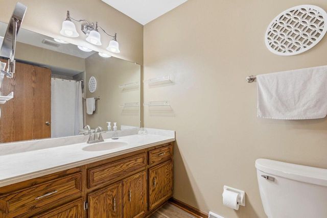 1907 Fieldcrest LANE, Waukesha, WI 53186
