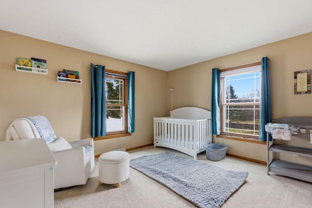 1907 Fieldcrest LANE, Waukesha, WI 53186