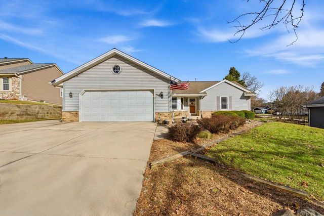 1907 Fieldcrest LANE, Waukesha, WI 53186