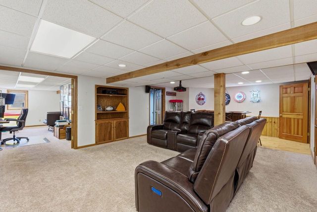 1907 Fieldcrest LANE, Waukesha, WI 53186