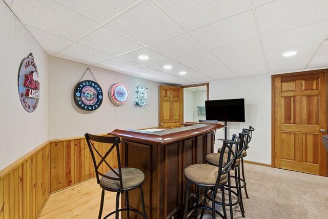 1907 Fieldcrest LANE, Waukesha, WI 53186